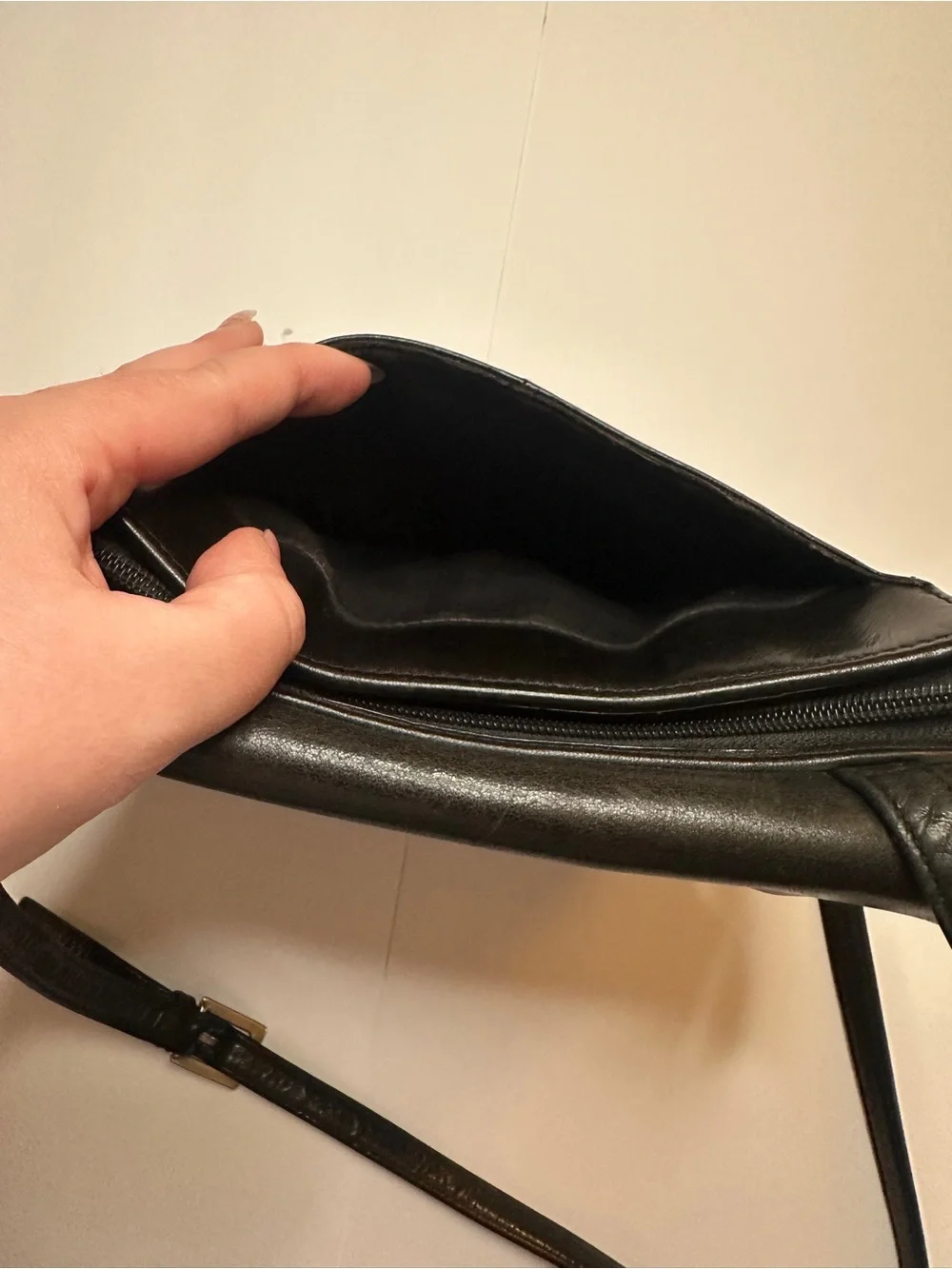 Vintage hobo international black leather cross body purse